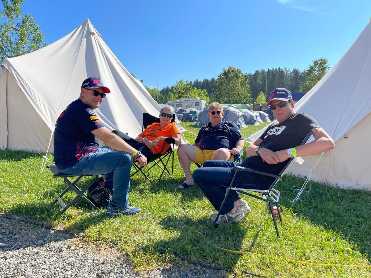 Grandprixcamp Closest To The Track Including Track View Stavelot Exteriér fotografie