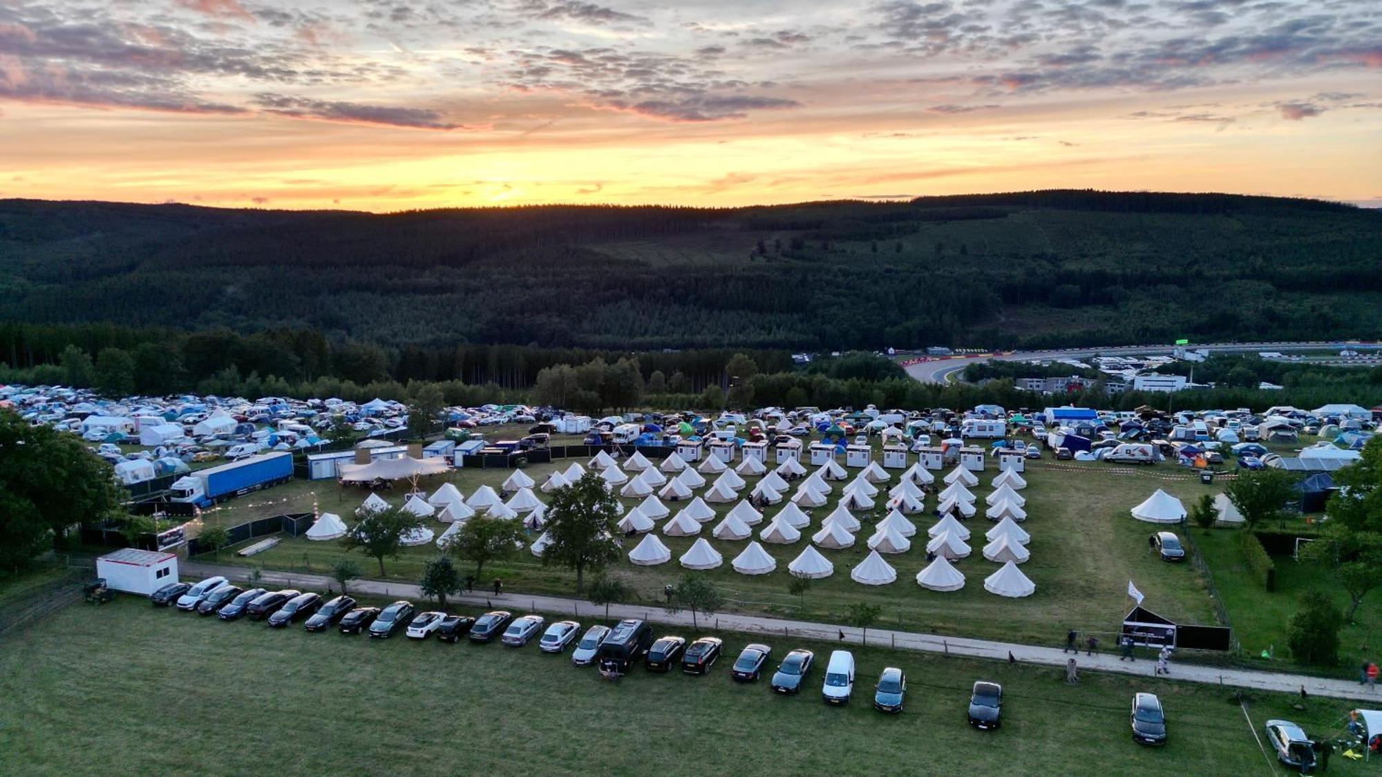 Grandprixcamp Closest To The Track Including Track View Stavelot Exteriér fotografie